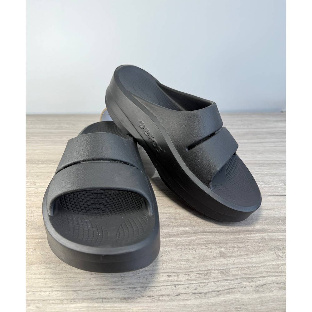 OOFOS OOmega OOahh Black Platform Recovery Slide Sandals Women's 7